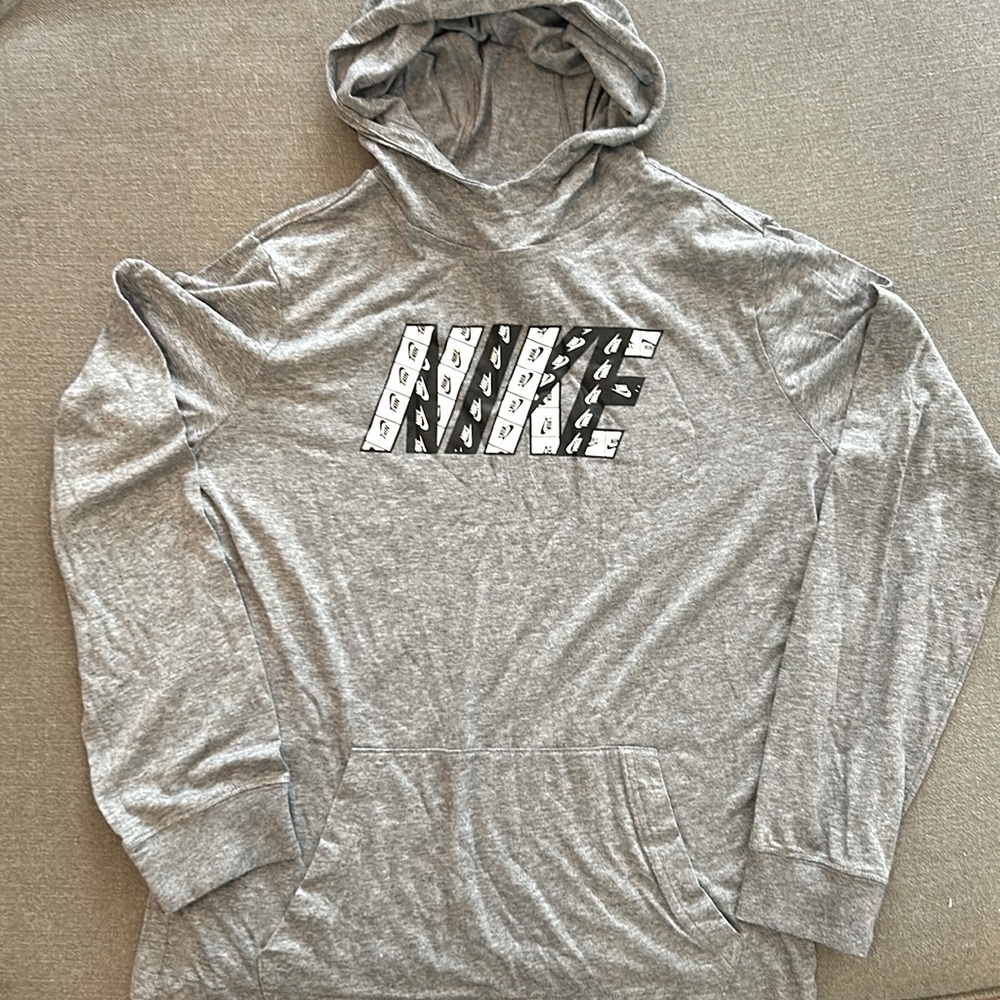 Long sleeve Nike hooded t shirt with front packet kids size XL